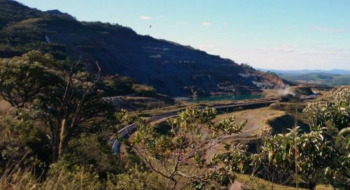 Mina fica a poucos metros de Morro da Água Quente