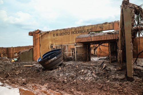 Fachada da Escola Municipal de Bento Rodrigues.