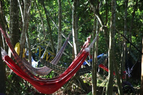 Trabalhadores rurais sem-terra ocupam a Estrada de Ferro Carajás, em Parauapebas 