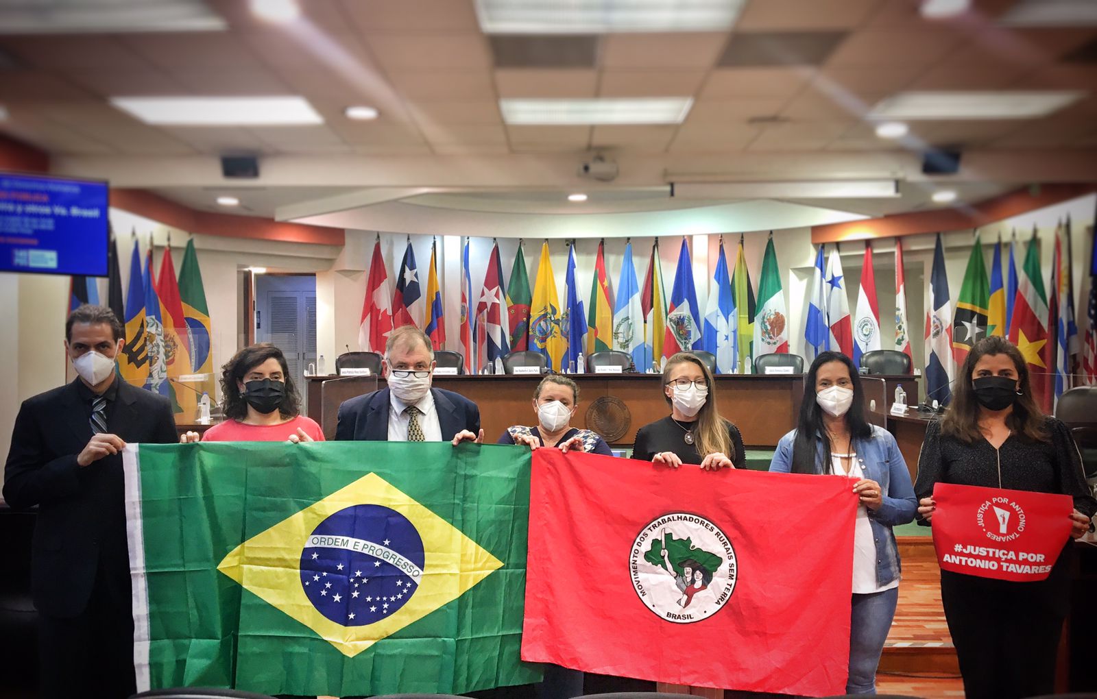 Conjunto de pessoas que participaram da audiência sobre o caso Antonio Tavares, na Costa Rica.