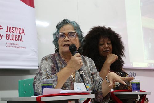 Wilma Melo fala durante a mesa. (Foto: Emily Maya Almeida)