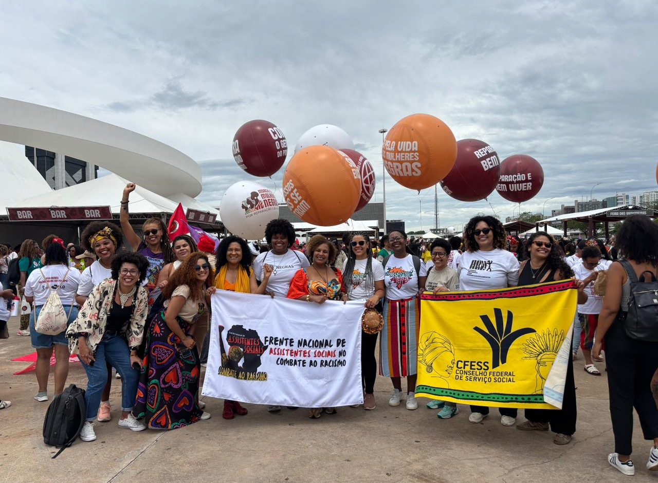 Justiça Global e companheiras de luta na Marcha das Mulheres Negras 2025.