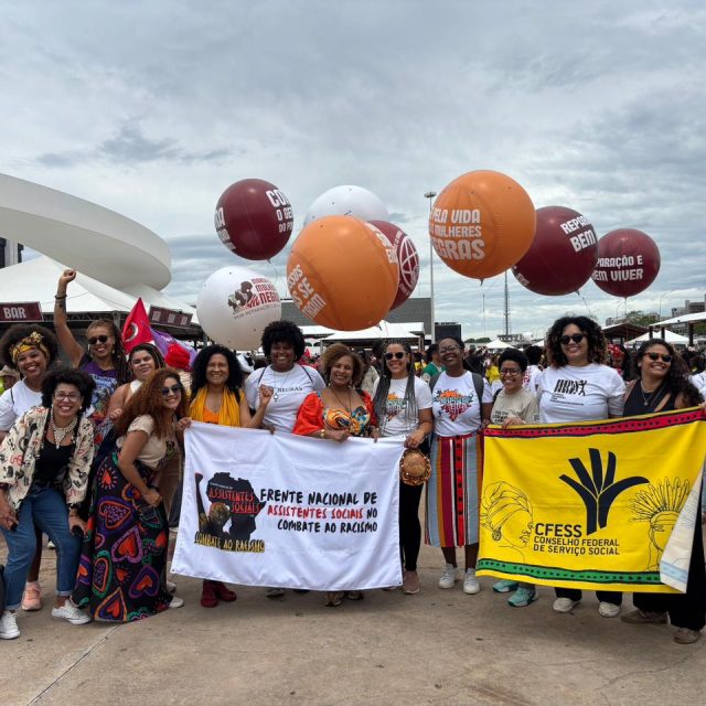 Justiça Global e companheiras de luta na Marcha das Mulheres Negras 2025.